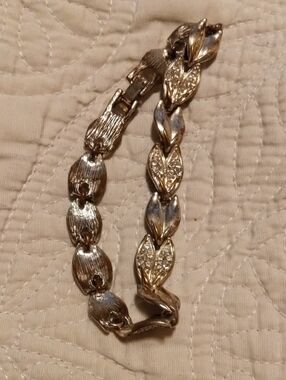 Source Unknown Gold-Tone Leaf Link Bracelet